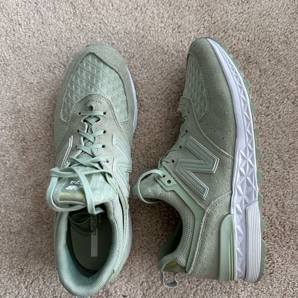 New Balance women’s lifestyle shoe - Picture 4 of 4